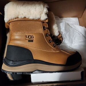 Ugg-Adirondack boot III size 9w